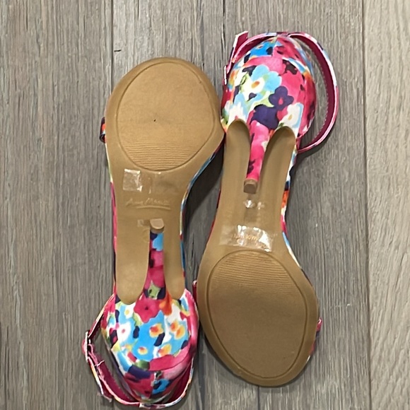 Anne Michelle Floral Pattern 4” Sandal Stiletto-Size 9 Box Included - Picture 7 of 10